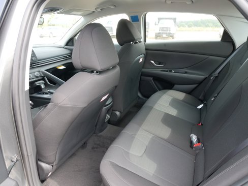 New 2025 Hyundai Elantra SE image 15