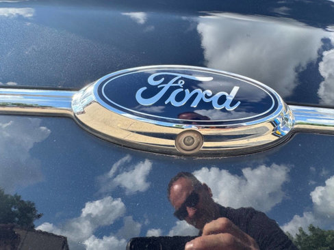 Used 2017 Ford Taurus SEL w/ Equipment Group 201A image 9