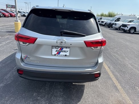 Used 2017 Toyota Highlander SE image 6