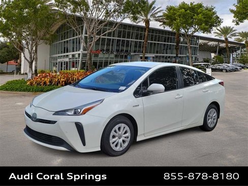 Used 2020 Toyota Prius LE image 1