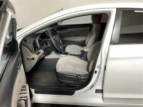 Used 2017 Hyundai Elantra SE image 17