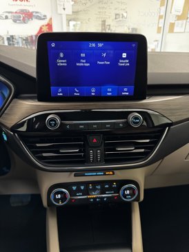Used 2020 Ford Escape Titanium image 20