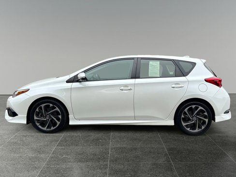 Used 2017 Toyota Corolla iM image 4