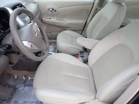 Used 2015 Nissan Versa SV image 10