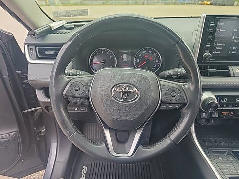 Used 2020 Toyota RAV4 XLE image 24