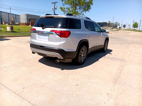 Used 2017 GMC Acadia SLT image 3