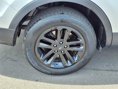 Used 2017 Ford Explorer XLT w/ Equipment Group 202A image 29