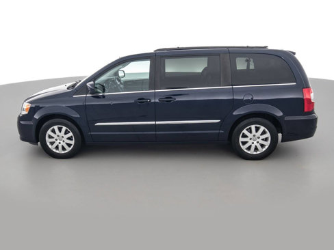 Used 2016 Chrysler Town & Country Touring image 8