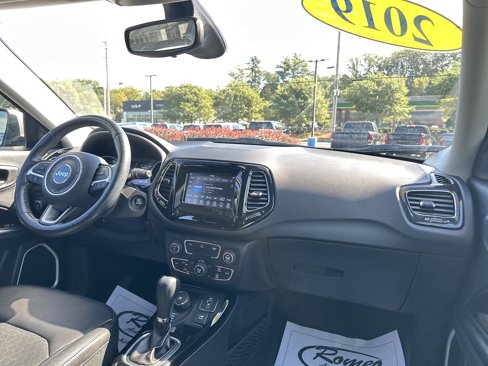 Used 2019 Jeep Compass Altitude image 15