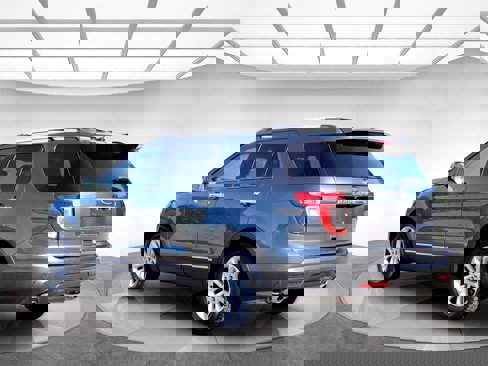 Used 2015 Ford Explorer XLT w/ Equipment Group 202A image 6