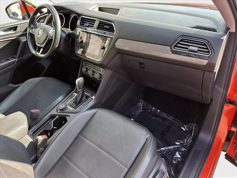 Used 2018 Volkswagen Tiguan SE w/ Panoramic Sunroof Package image 27