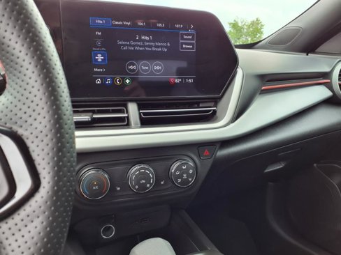 Used 2025 Chevrolet Trax RS image 6