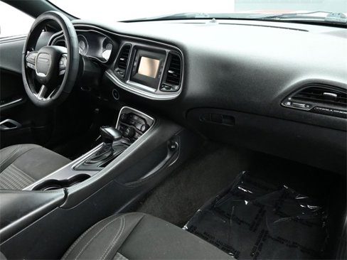 Used 2015 Dodge Challenger SXT image 15