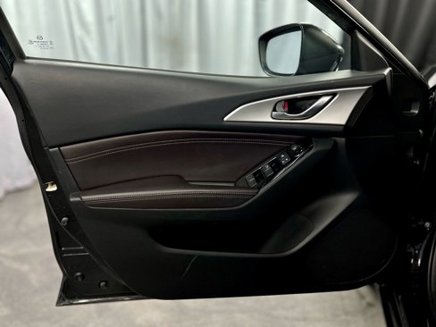 Used 2017 MAZDA MAZDA3 Touring image 37