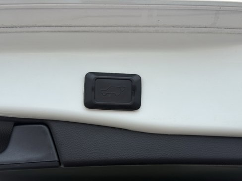 Used 2021 Toyota RAV4 XLE Premium image 23
