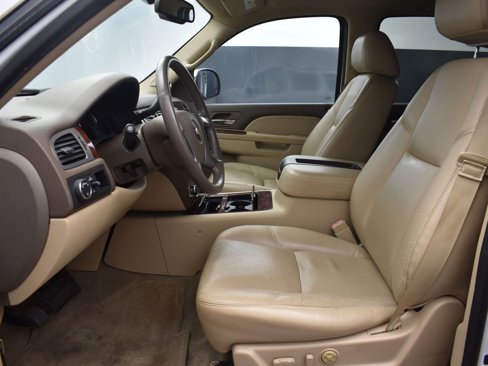 Used 2013 Chevrolet Suburban LTZ image 12