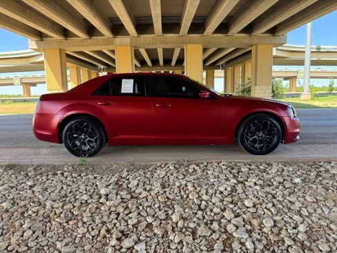 Used 2019 Chrysler 300 S image 2