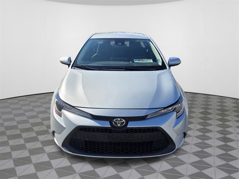 Used 2021 Toyota Corolla LE image 3