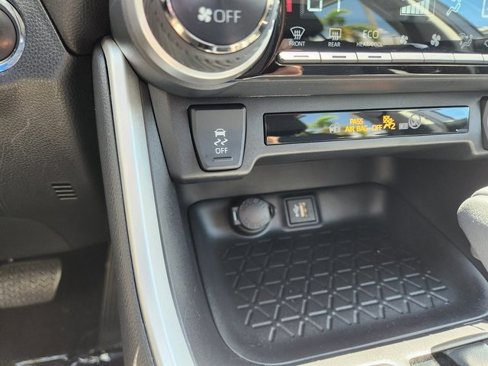 Used 2023 Toyota RAV4 XLE image 29