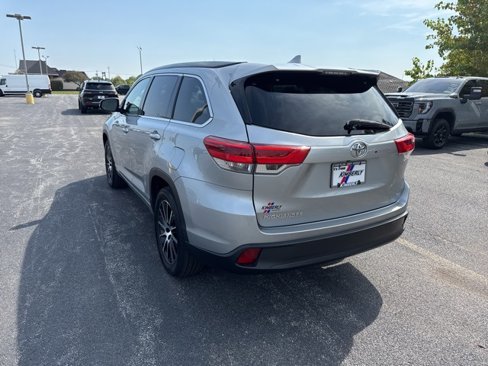 Used 2017 Toyota Highlander SE image 5