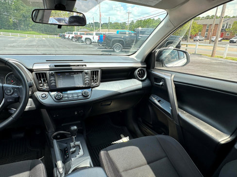 Used 2018 Toyota RAV4 XLE image 19