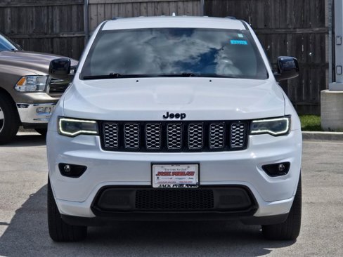 Used 2021 Jeep Grand Cherokee Laredo X image 2