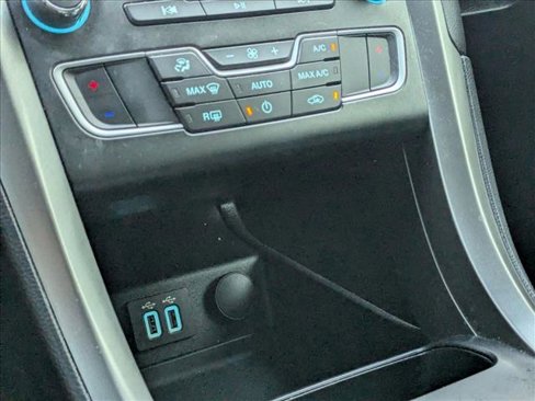 Used 2020 Ford Fusion SE image 15