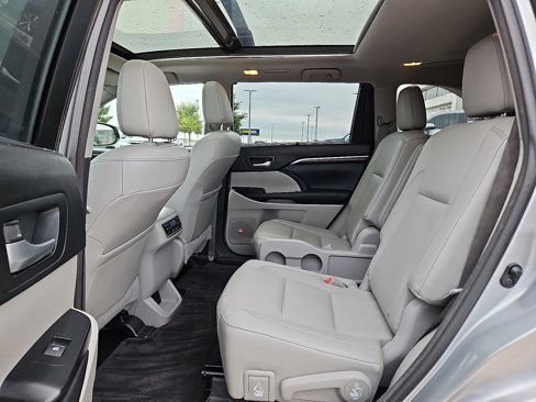 Used 2015 Toyota Highlander Limited Platinum image 11