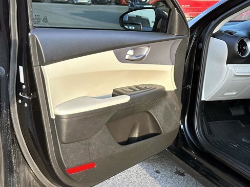 Used 2022 Kia Forte LXS image 18