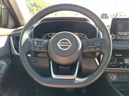 Used 2021 Nissan Rogue SV image 16