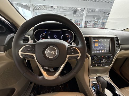 Used 2016 Jeep Grand Cherokee Limited image 16