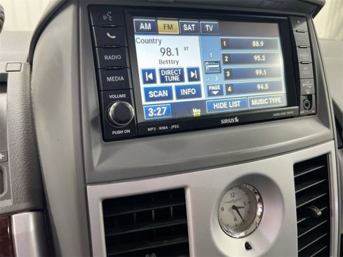 Used 2010 Chrysler Town & Country Touring image 13