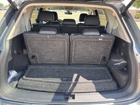 Used 2023 Volkswagen Tiguan SE image 6