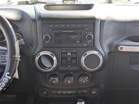 Used 2015 Jeep Wrangler Unlimited Sahara image 18