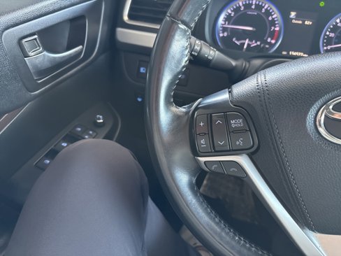 Used 2019 Toyota Highlander XLE image 13