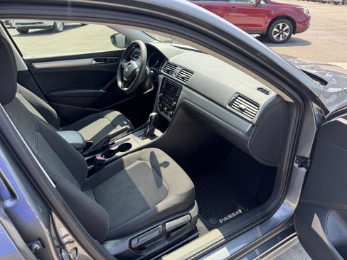 Used 2016 Volkswagen Passat 1.8T R-Line image 15