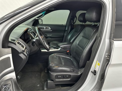 Used 2014 Ford Explorer XLT w/ Equipment Group 202A image 9