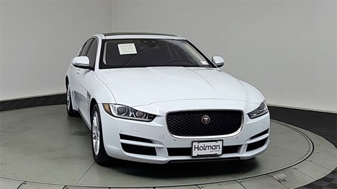 Used 2017 Jaguar XE Premium image 2