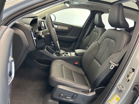 New 2025 Volvo XC40 B5 Core w/ Protection Package Premier image 11