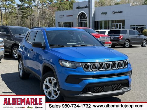 Used 2024 Jeep Compass Sport image 1
