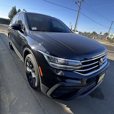 Used 2023 Volkswagen Tiguan SE w/ Panoramic Sunroof Package image 4