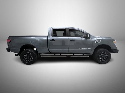 Used 2017 Nissan Titan SV image 4