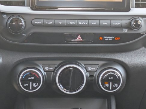 Used 2024 Hyundai Venue Limited image 30