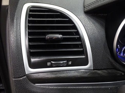 Used 2017 Chrysler 300 Limited image 12
