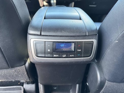Used 2019 Toyota Highlander SE image 15