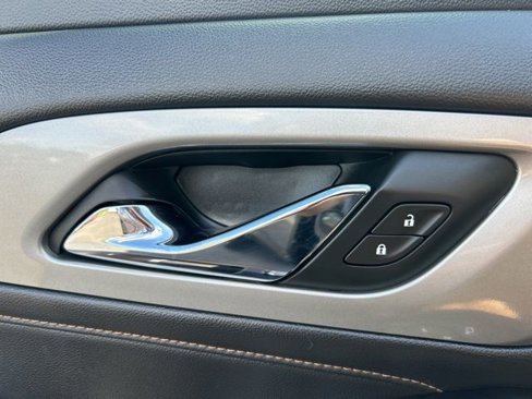 Used 2020 Chevrolet Traverse LT image 24
