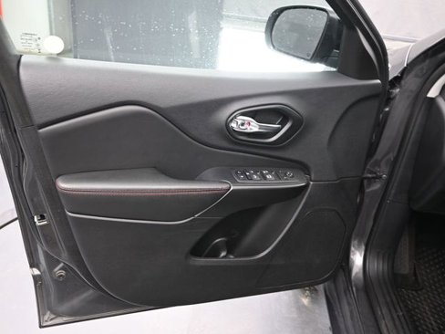 Used 2022 Jeep Cherokee Trailhawk w/ Comfort/Convenience Group image 6