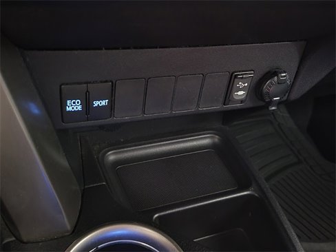 Used 2014 Toyota RAV4 XLE image 24