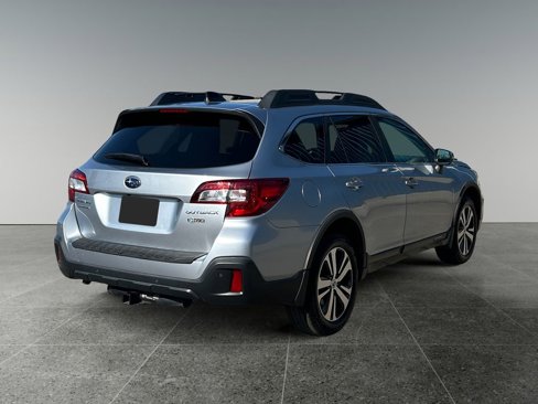 Used 2018 Subaru Outback 2.5i Limited image 7