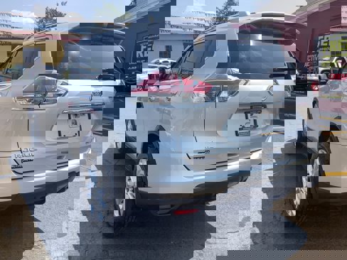 Used 2015 Nissan Rogue SV image 5